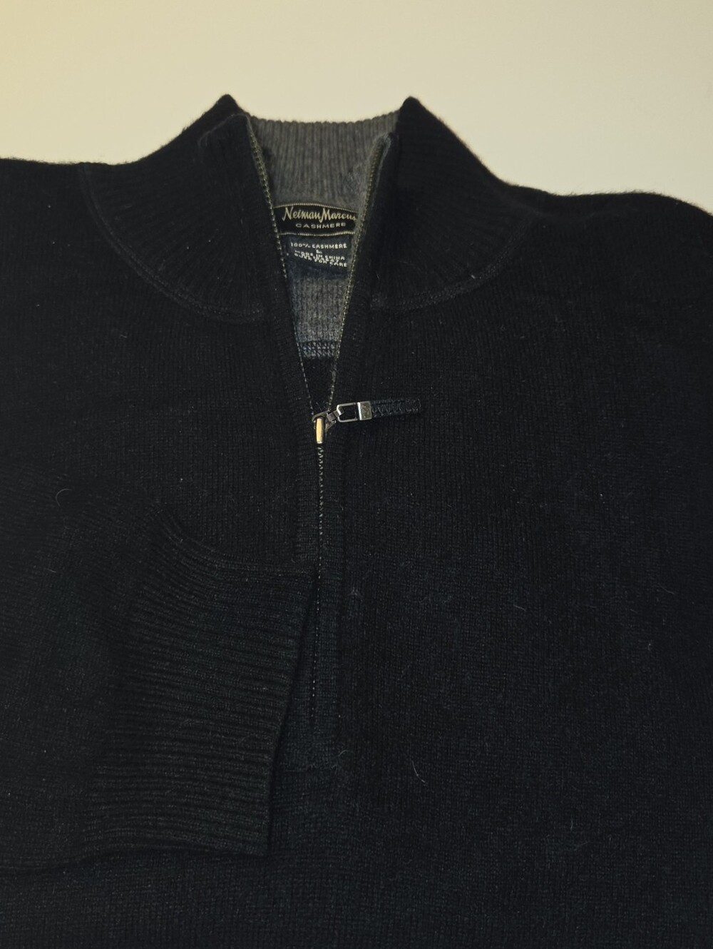 Neiman Marcus Men's Large Black Quarter-Zip Cashmere Sweater